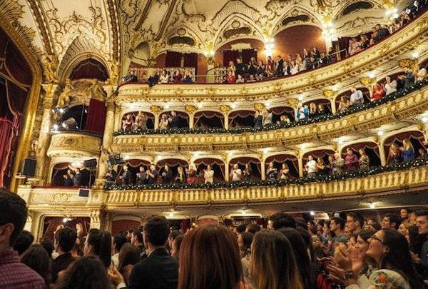 À la Découverte des Spectacles Traditionnels de Reims : Un Voyage Culturel en Champagne